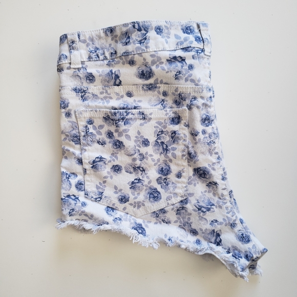 Divided Blue & White Floral Denim Short - Picture 3 of 7